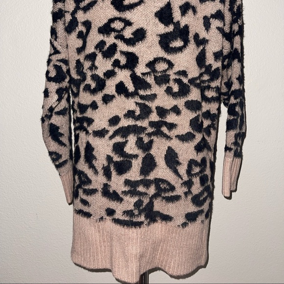 Dreamers by Debut Leopard Cheetah Print Cardigan Sweater - Picture 10 of 12